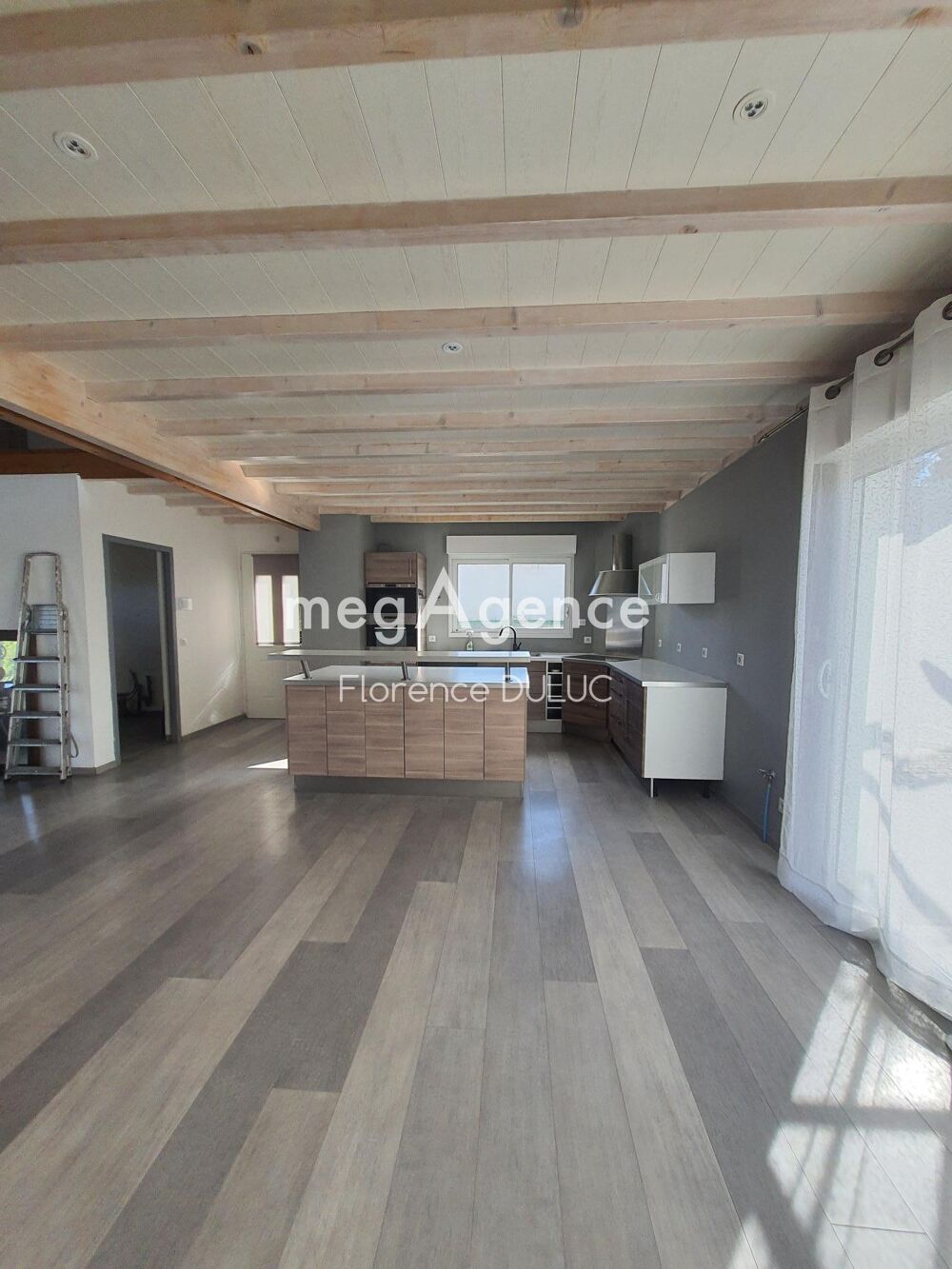 PLAIN PIED MODERNE, 2 TERRASSES ET JARDIN CLOS
