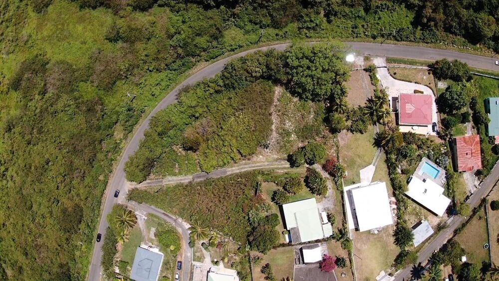 Vente Terrain Investissez à Sainte-Anne: terrain en pente à saisir Sainte-anne