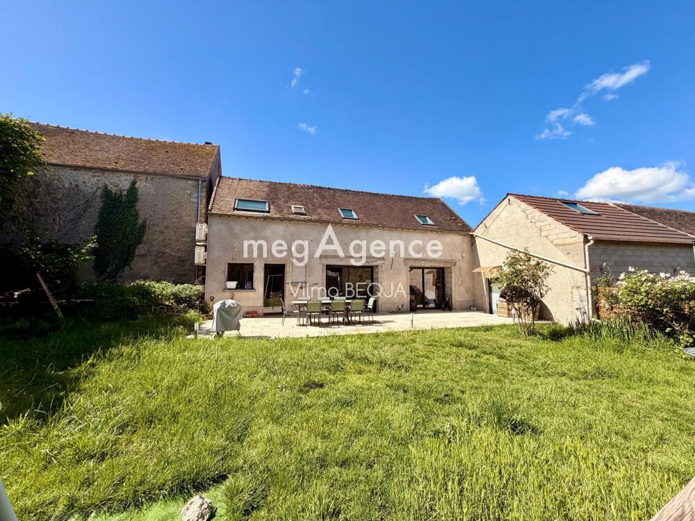 Propriété ancienne de 246 m² habitables entièrement restaurée avec dépendance