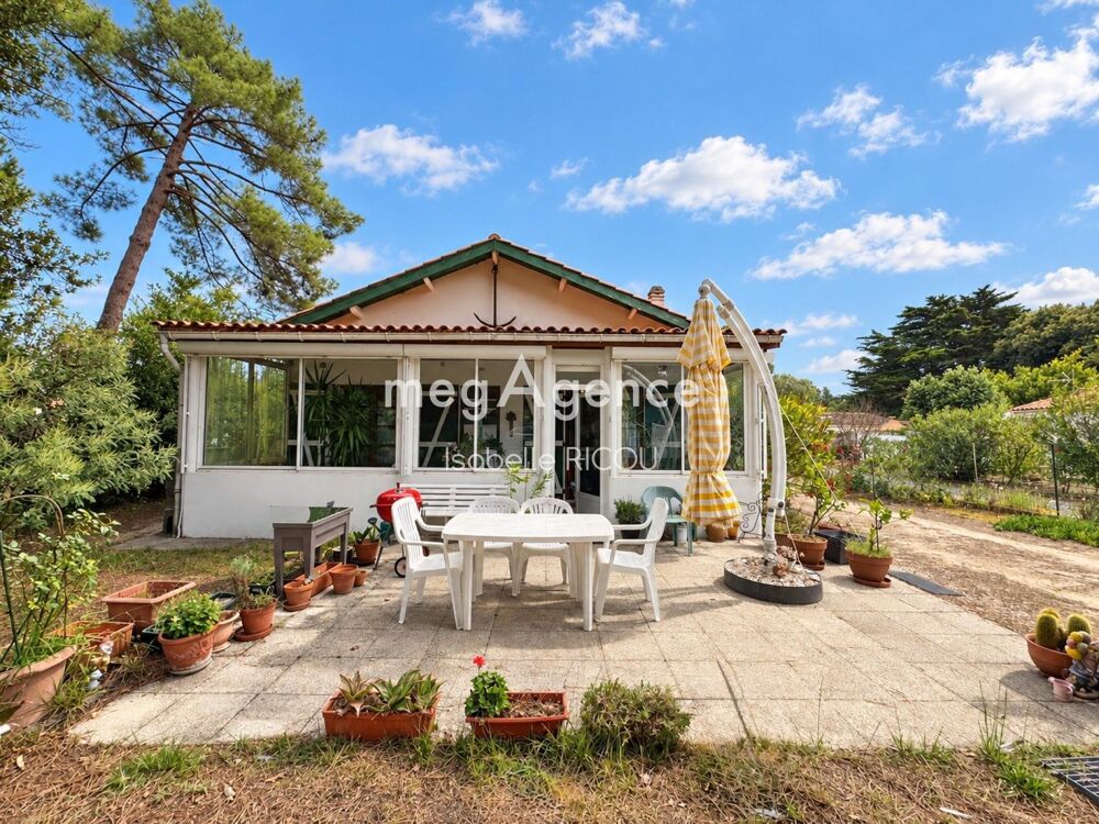 SAINT-TROJAN-LES-BAINS  MAISON DE PLAIN-PIED  3 CHAMBRES  TERRAIN DE 851 M²  GARAGES ET DÉPENDANCES