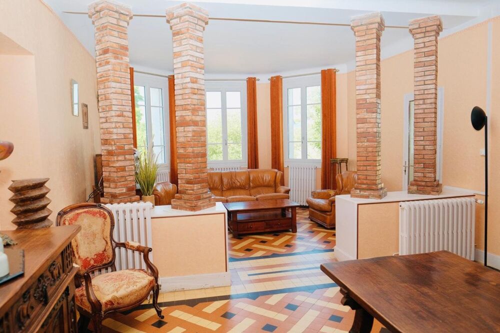 Vente Maison Corps de ferme a fort potentiel avec piscine et dependances , idéal chambres d ' hotes ou grande famille . Bessieres