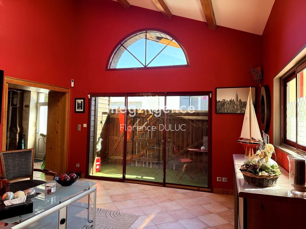 Belle maison atypique en pierre avec garage