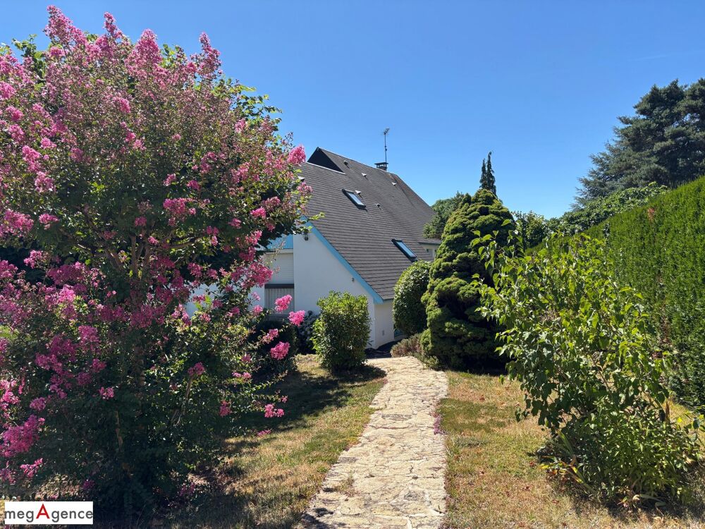 Maison familiale 175 m²  Piscine, jardin paysager et logement indépendant