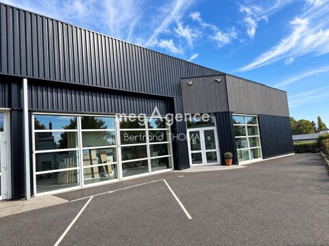 Local Commercial avec un d&eacute;p&ocirc;t atelier garage. 1771400 35133 Lecousse