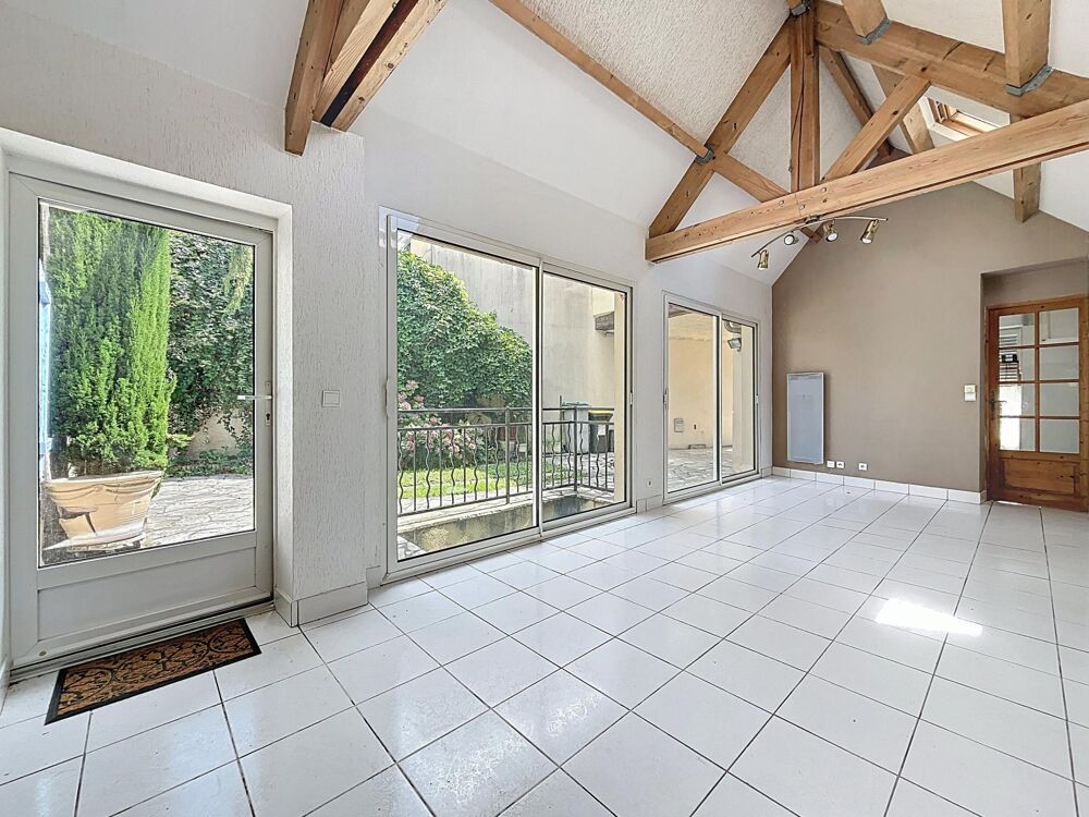 Maison en pierre 160m²  possibilité 2 logements  jardin clos