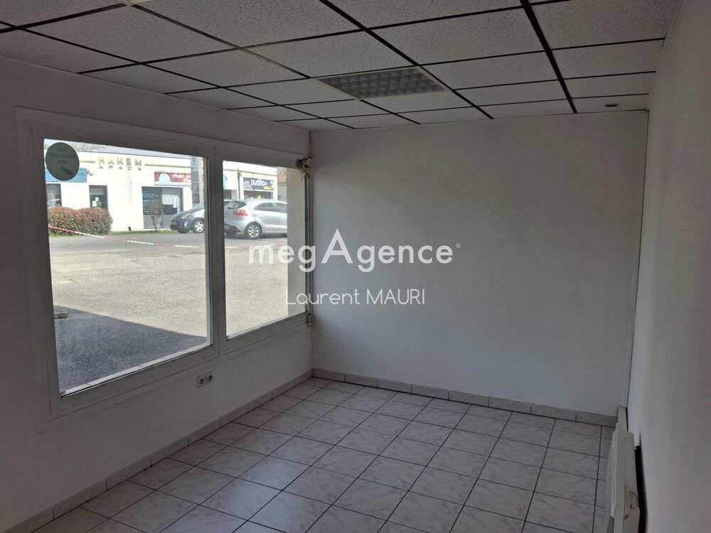 Immeuble comprenant 1 Appartement T3 avec terrasse environ 20m² + 2 Locaux Commerciaux.
