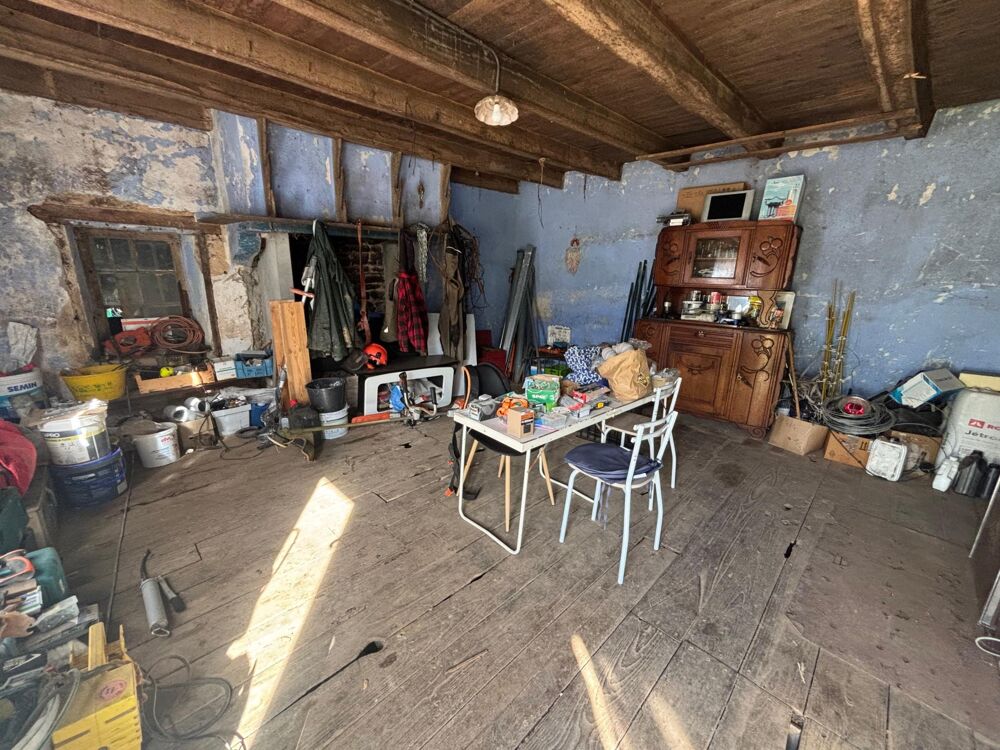 Maison a rénover avec 4,3 hectares