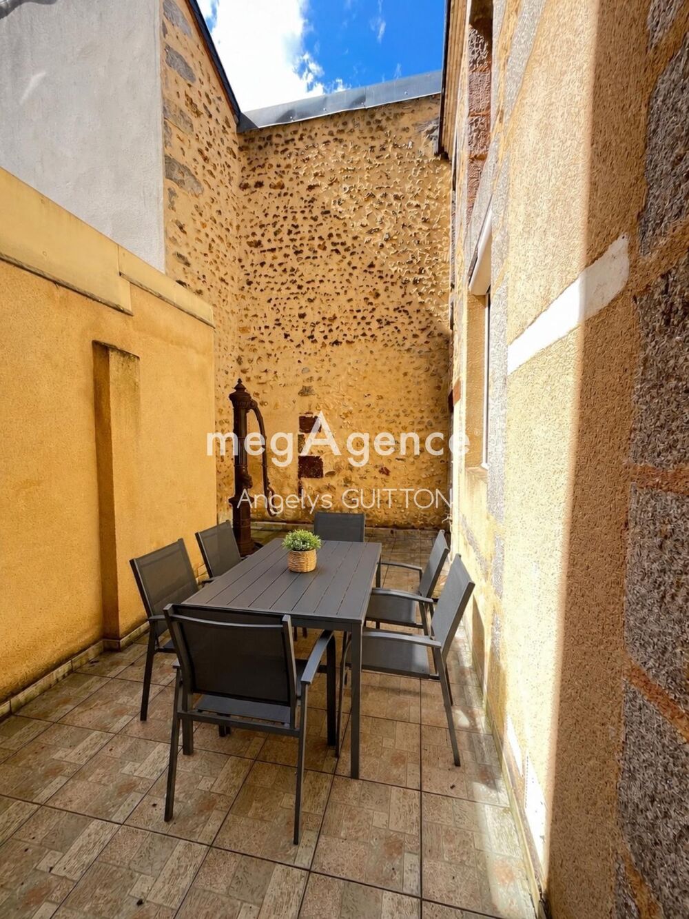 Maison 5 chambres avec garage de 60 m²  25 minutes du Mans