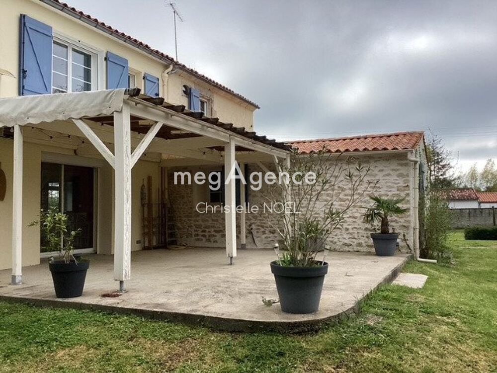 Vente Maison Au calme à la Taillée,maison de 6 chambres,avec un joli jardin La taillee