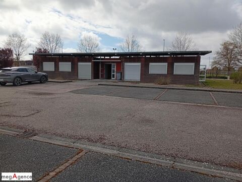 Bureaux, garage de 375 m&sup2; sur 9633 m&sup2; de terrain clos. 317000 03150 Varennes-sur-allier