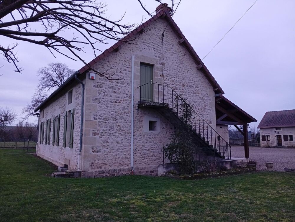 Vente Maison Très jolie corps de ferme rénové sur terrain de 15054 M² avec grange dépendances et maison habitable sur 138m² Sanssat