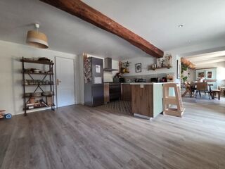Vente Maison Maison charentaise avec vie de plain-pied possible, 3 chambres, dépendances et jardin clos à Saint-Jean-d'Angély Saint-jean-d'angely