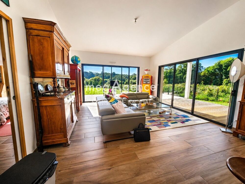 Maison contemporaine de plain-pied  Un cadre de vie privilégié aux portes de Baud