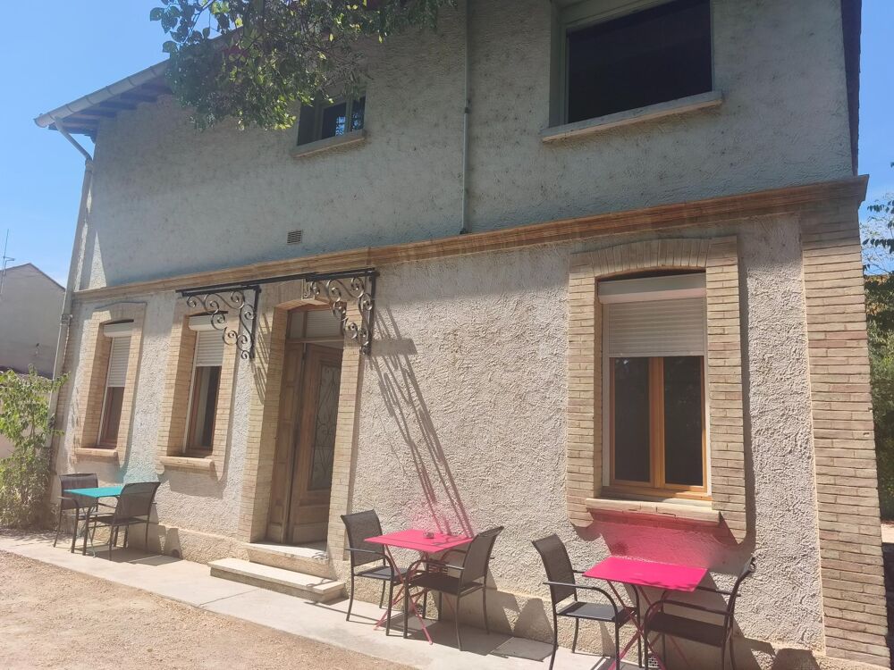 Aucamville ,Toulousaine divisée en 6 appartements loués en air B And B idéalement placée.