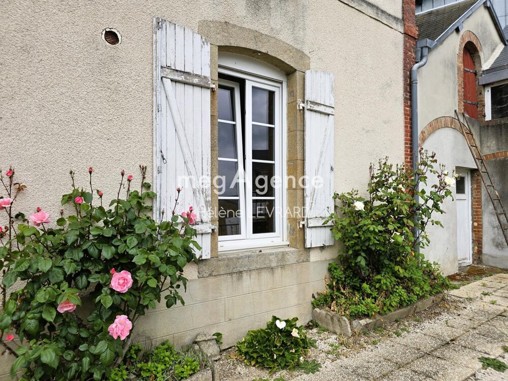Maison de caractère avec jardin clos et double garage