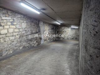  Parking / Garage � vendre 13 m� Paris 11e arrondissement