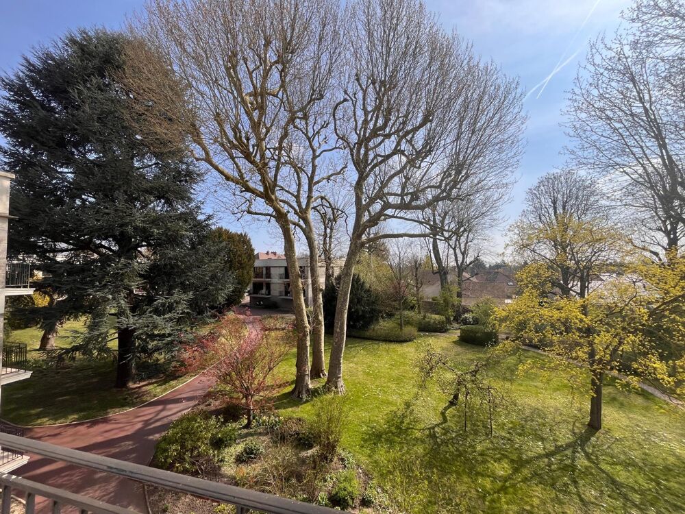 Appartement dException 204 m²  Résidence Privée Sécurisée  Balcon, Parkings, Cave  Saint-Nom-La-Bretèche