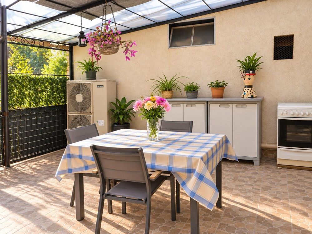 Maison avec jardin  2 chambres  calme + proche rivière