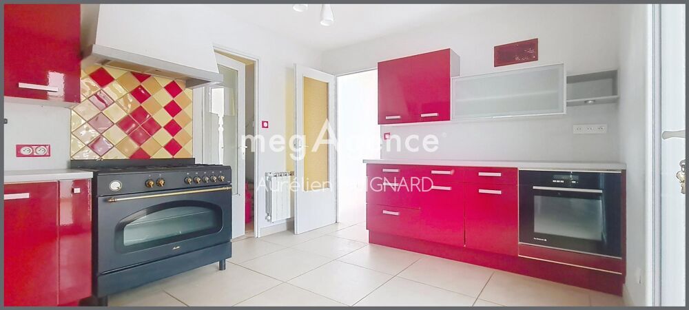 3 Chambres et 1 bureau. Bel espace en pelouse.