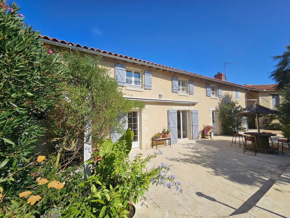 Vente Maison Aux portes de Loudun – Élégante longère de caractère, entièrement rénovée, avec dépendances, verger et potentiel de gîte Angliers