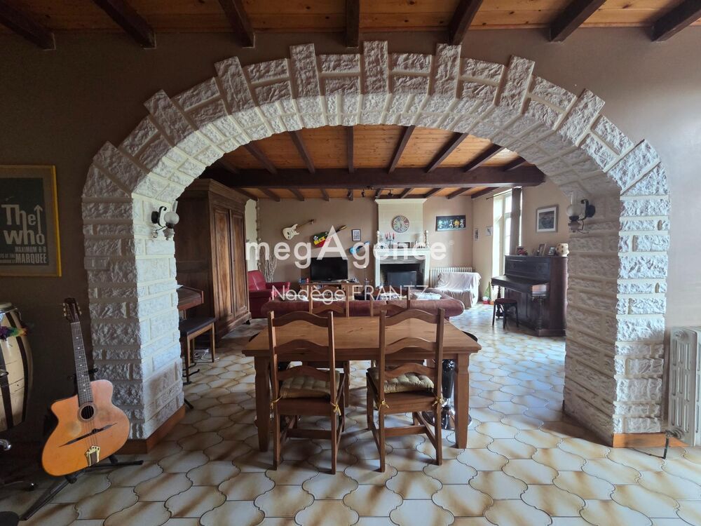 Vente Maison LES ÉGLISES-D'ARGENTEUIL (17400) – MAISON CHARENTAISE 145 M² – DÉPENDANCE 85 M² – TERRAIN 2 300 M² – DPE C Les eglises-d'argenteuil