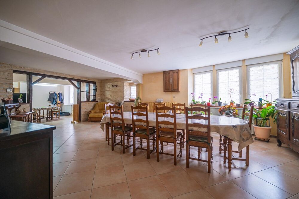 Vente Maison Maison de bourg spacieuse avec jardin et garages Courcemont