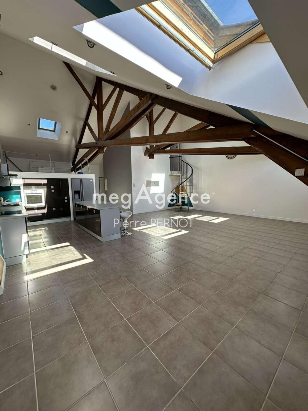 Vente Appartement Grand appartement duplex 4 chambres vendu loué Septfonds