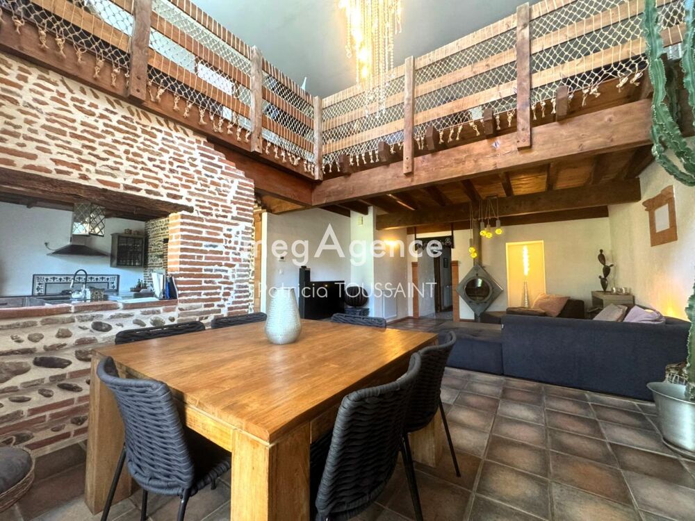 Superbe maison de charme située à LAVERNOSE LACASSE -31410- 241m2 entierement rénovée avec piscine