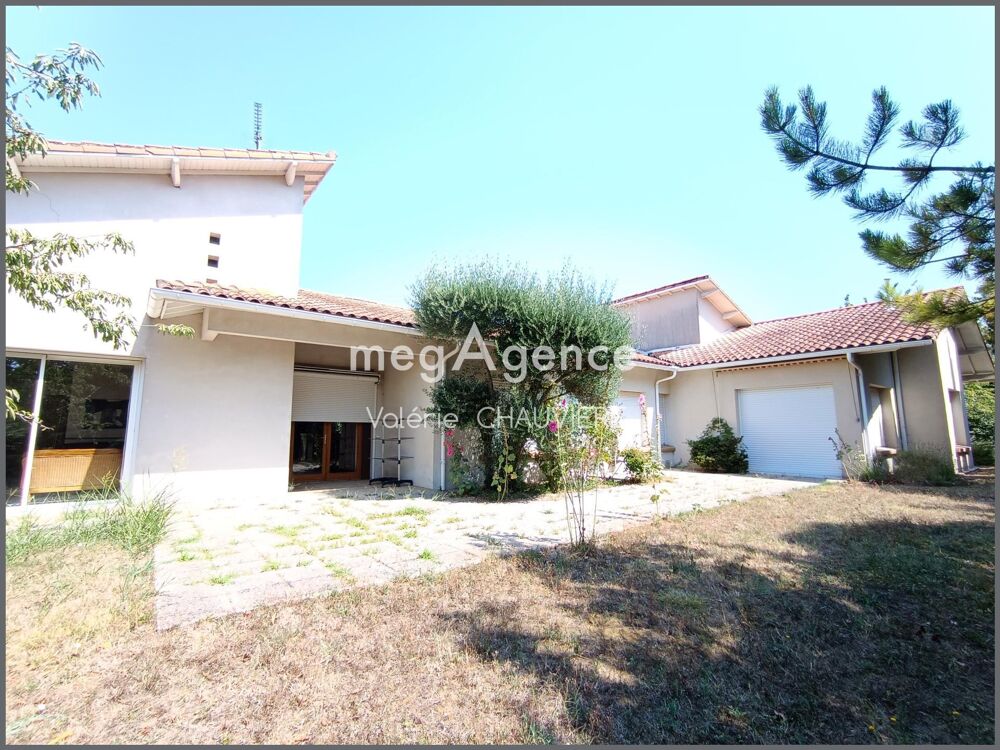 Maison 9 pièces 252 m² · à Mortagne-sur-Gironde · 252 m² · 620 000 €