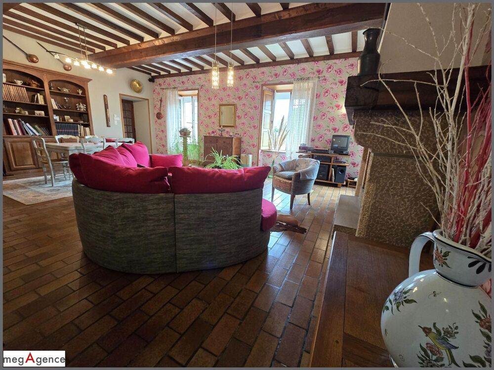 Magnifique propriété de 230 m², 7 pièces, dépendances