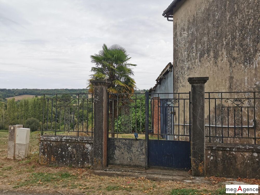 MAISON ANCIENNE MITOYENNE CENTRE VILLAGE AVEC JARDIN