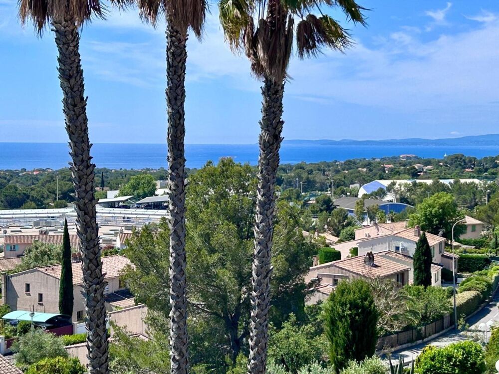 A VENDRE : T2 30m² RÉNOVÉ AVEC VUE MER PANORAMIQUE ET PISCINE  SAINT-RAPHAËL