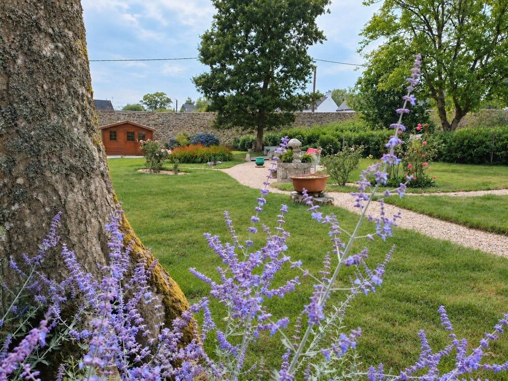 LE FAOUËT  MAISON FAMILIALE T6 DE 200 M² SUR UN GRAND TERRAIN DE 1 800 M²