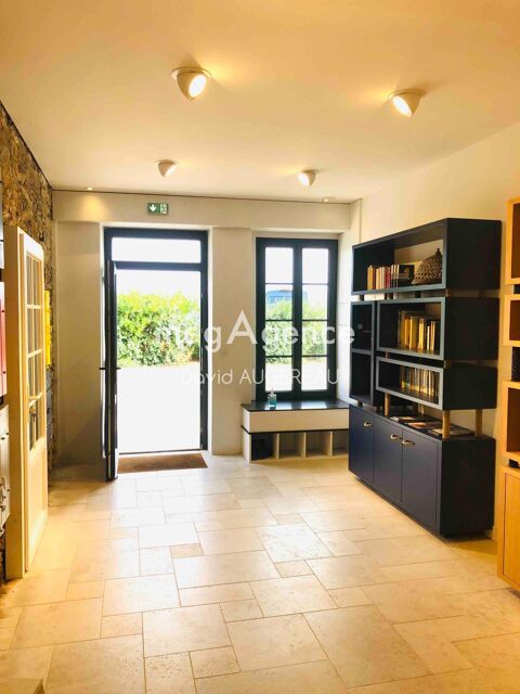 Port-Joinville, beau local commercial r&eacute;nov&eacute; 466400 85350 L' ile-d'yeu