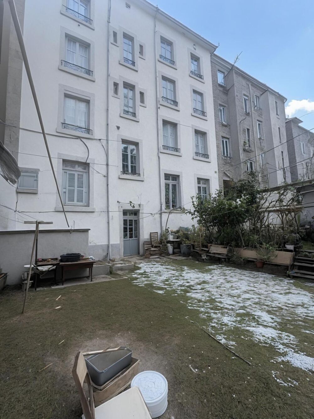 Situé dans la ville dynamique de Saint-Étienne (42000),(rue Beaubrun)