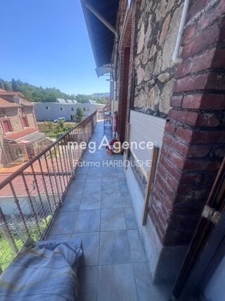 Vente Appartement ENSEMBLE DE DEUX APPARTEMENTS CÔTE À CÔTE AVEC GARAGE, PARKINGS ET JARDIN Le chambon-feugerolles
