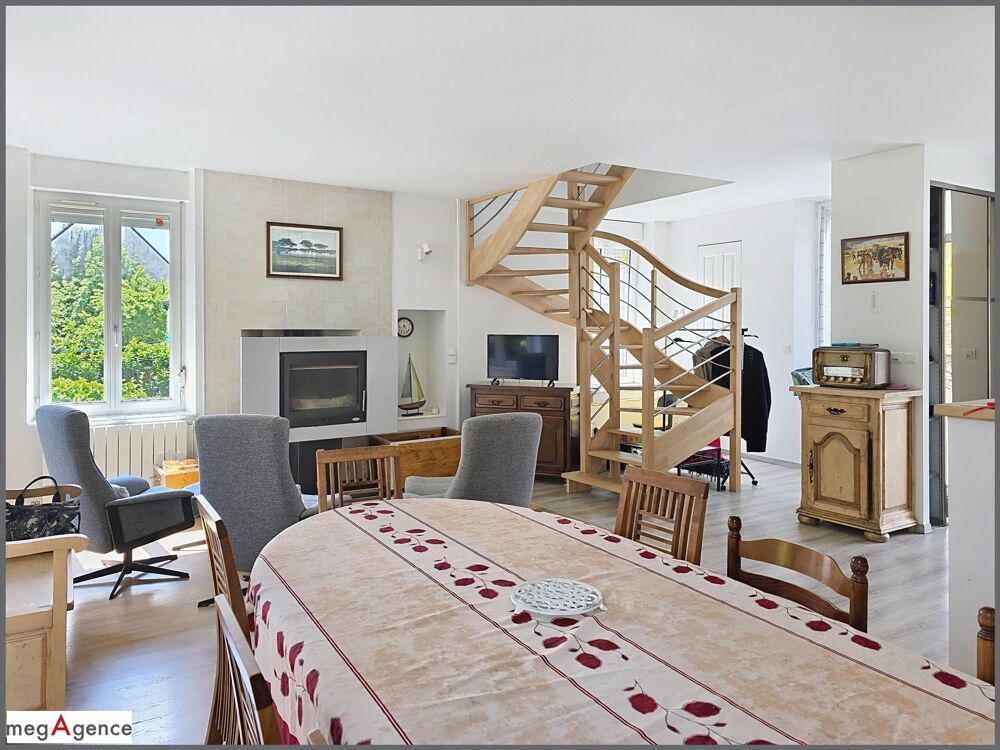 Vente Maison Maison en pierre 124 m², 6 pièces sur 790 m² de terrain Ernee