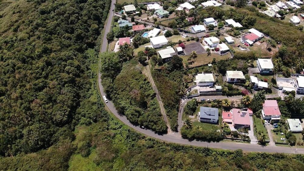 Vente Terrain Investissez à Sainte-Anne: terrain en pente à saisir Sainte-anne