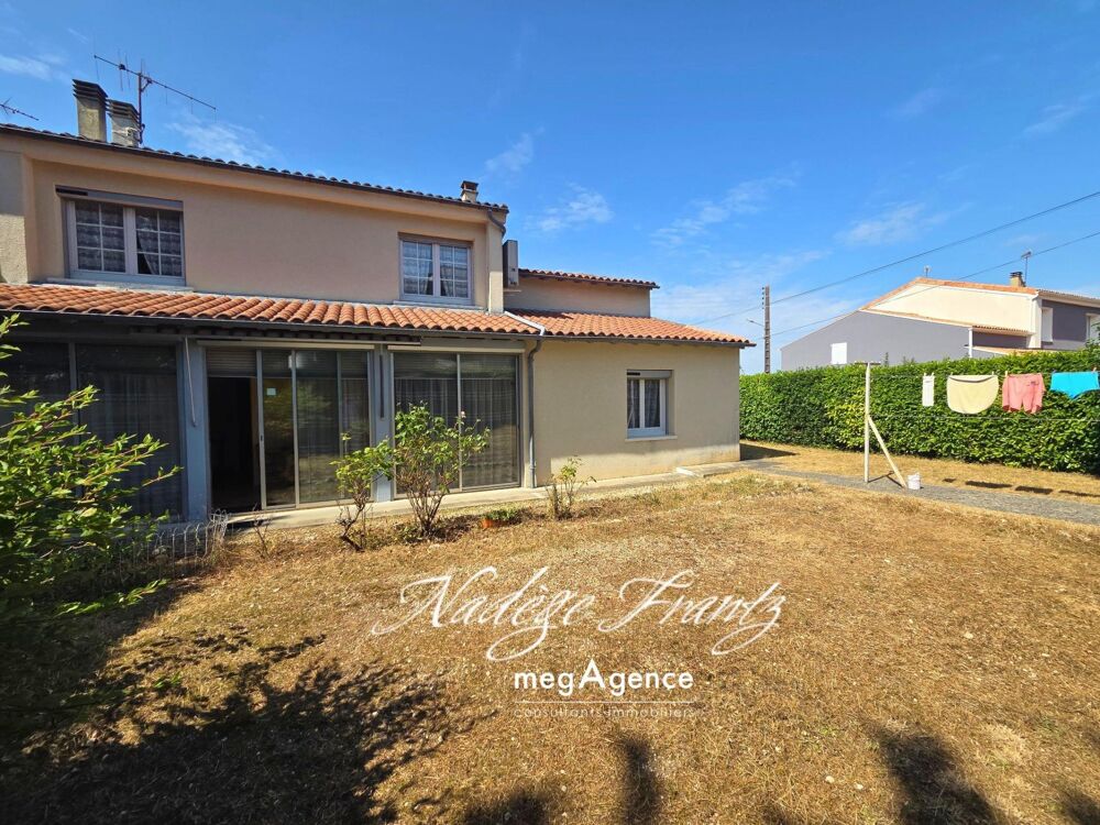 Vente Maison Maison 4 chambres avec garage et jardin à Saint-Jean-d'Angély (17400 Saint-jean-d'angely