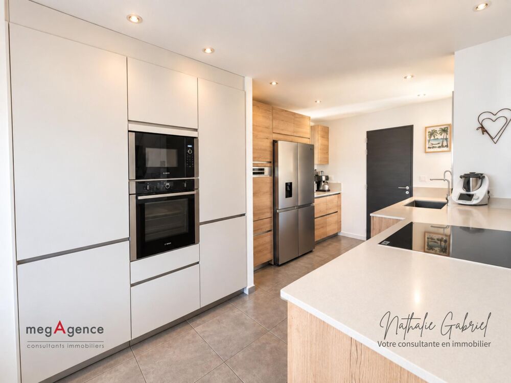 Vente Maison Un air de vacances à Angers avec cette villa de 6 chambres sur 203 m2 ! Angers