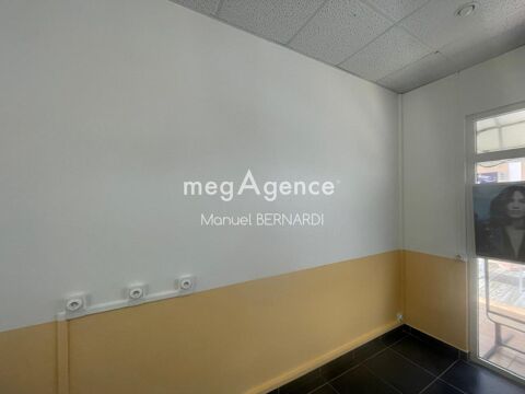   Murs commerciaux 25m² env + 2 terrasses 2 entrées 