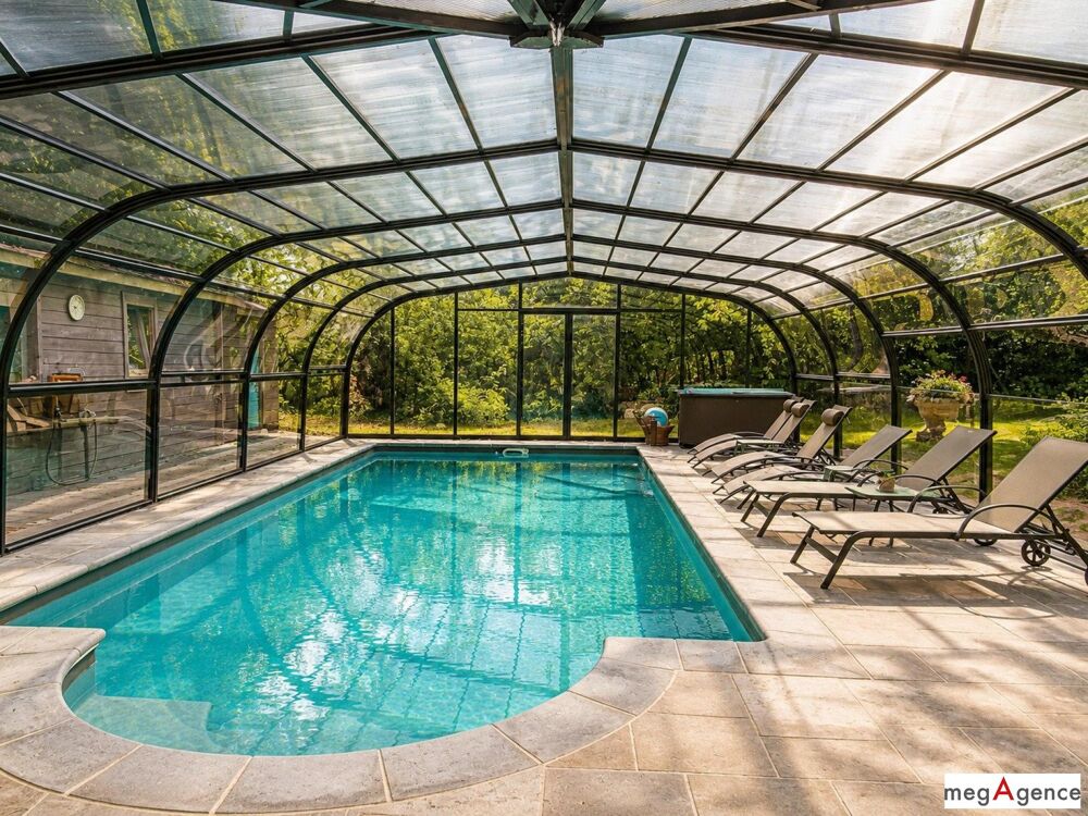 Propriété de caractère à Florac  Magnanerie du XIX? siècle, parc arboré, piscine et dépendances