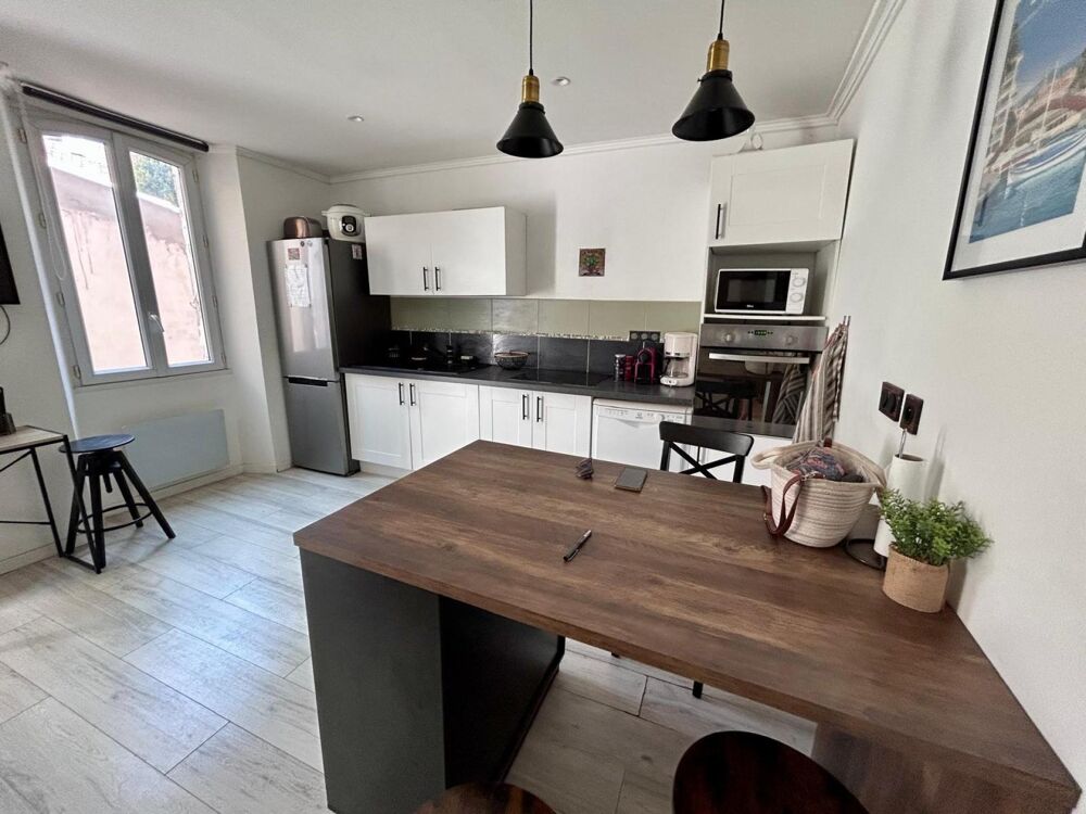A VENDRE : T3 TRAVERSANT DE 61m² Centre Historique FREJUS - 83600
