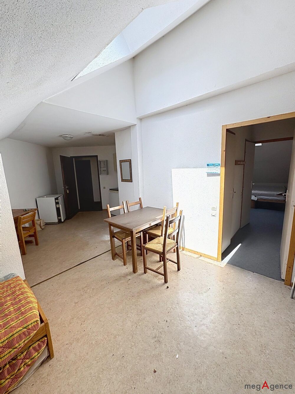 Dernier étage, logement à rénover