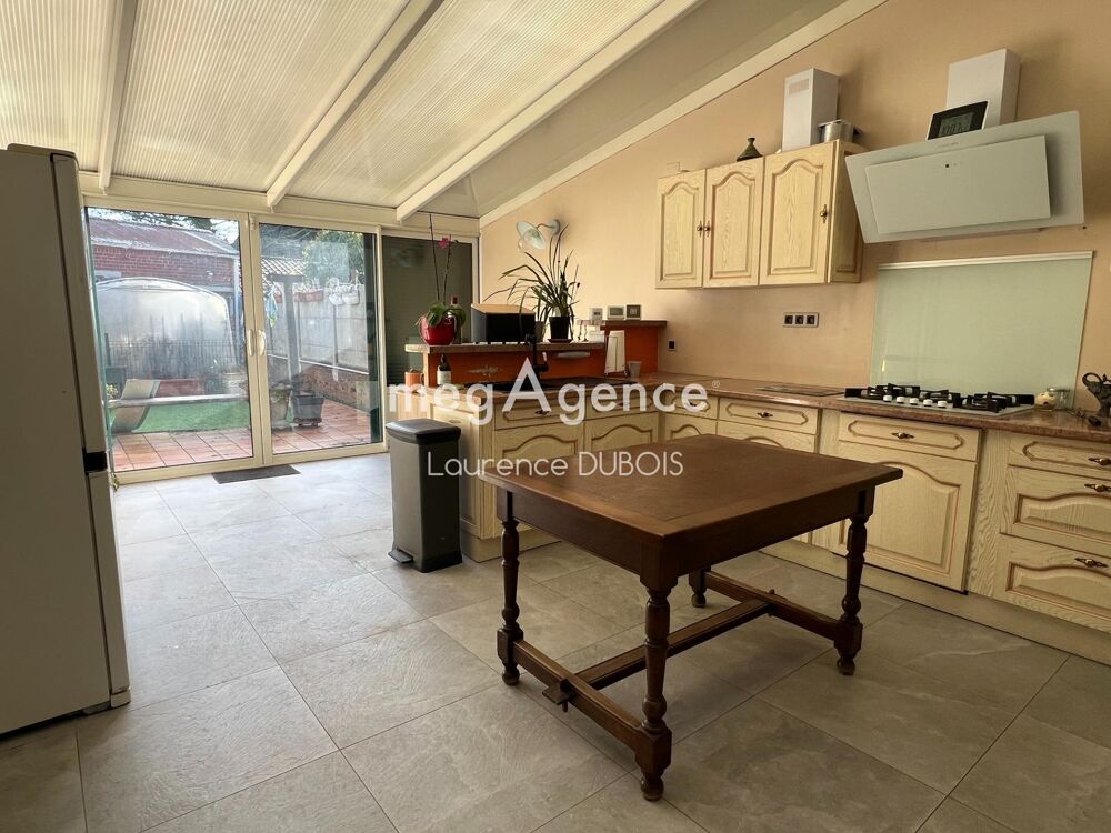 Vente Maison Maison de ville de 95 m2, 2 chambres, située dans un quartier calme et proche de toutes commodités saura séduire une famille ou Auchel