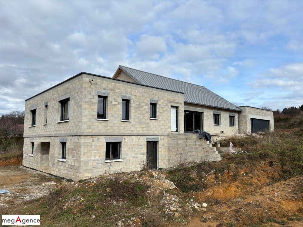 Maison d'habitation avec un cabinet médical indépendant et un studio- Hors d'eau / hors d'air