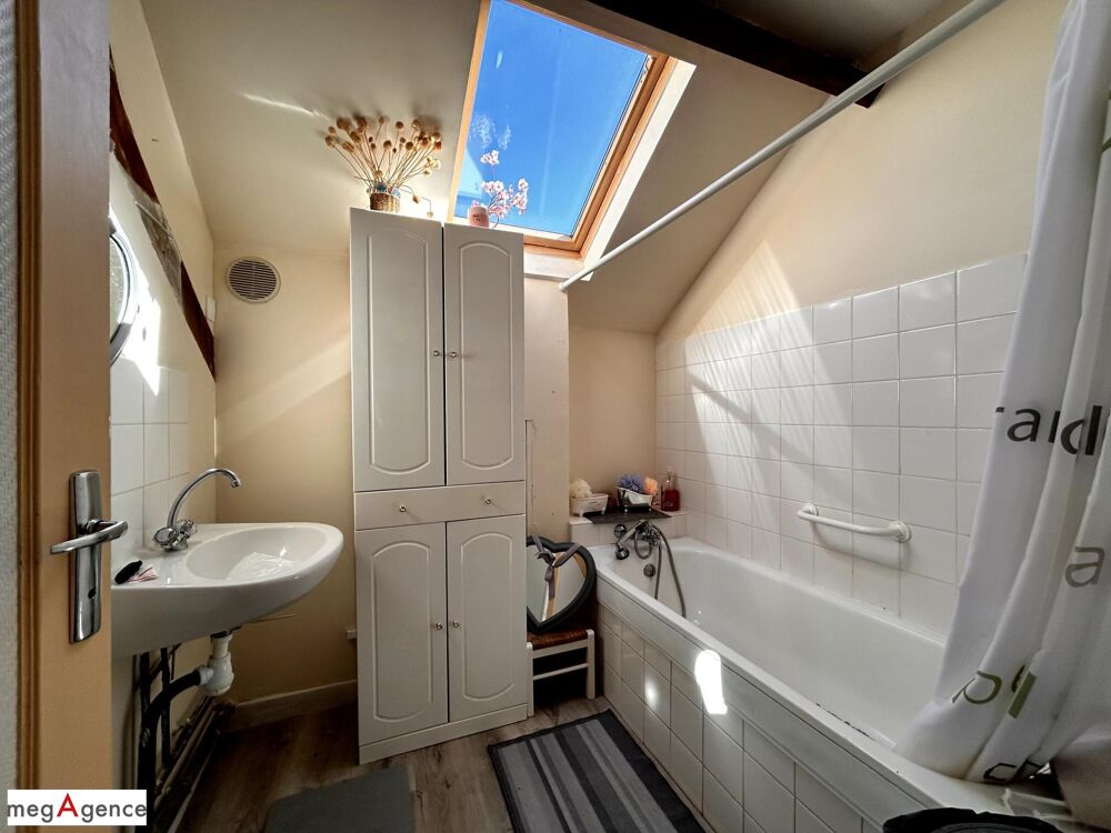 Maison comprenant 2 logements attenants