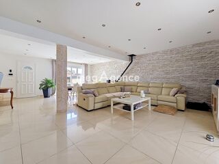 Vente Maison MAISON FAMILIALE 5 CHAMBRES JARDIN GARAGE ET PISCINE Ouerre