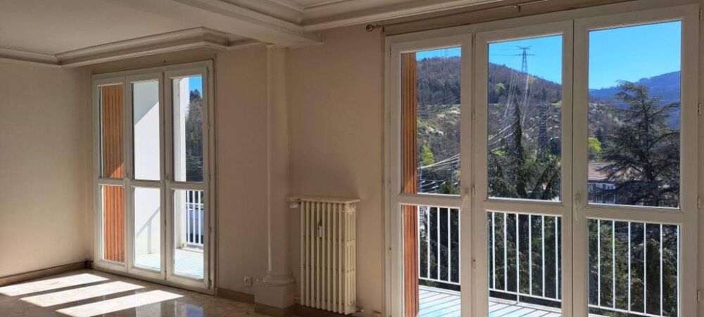 Vente Appartement APPARTEMENT T4 DE 88 M² AVEC BALCON, GARAGE ET CAVE VUE DÉGAGÉE. RÉSIDENCE SÉCURISÉE Saint-etienne