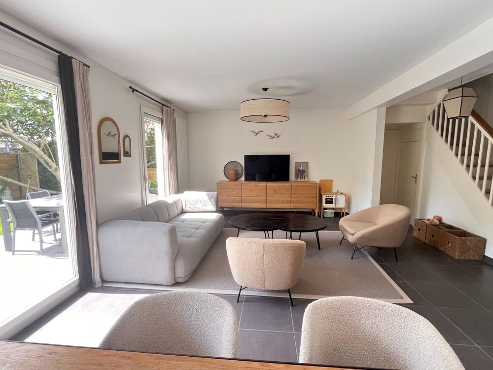 Maison familiale rénovée au coeur du village  5 chambres, jardin et garage